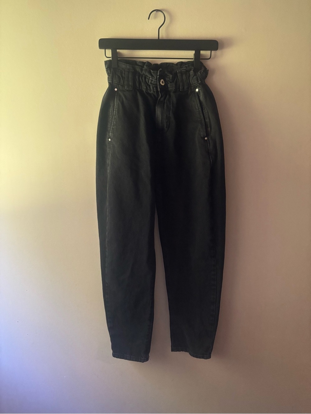 Zara High-Rise Paperbag Jeans in Black